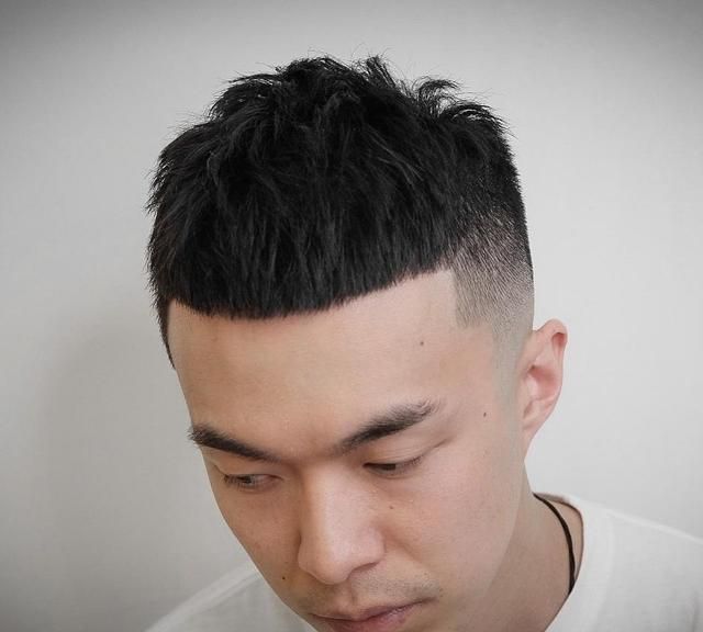 男生"两边铲"发型这样剪才帅气!夏天留好这4款,时尚干净精神
