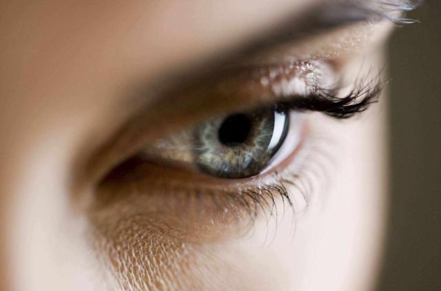 心理学:哪一只眼睛最漂亮?测哪种男人会被你驯服?