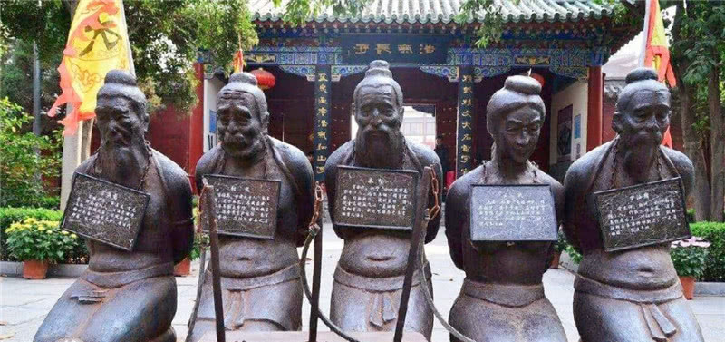 岳飞墓前陪伴他的人,除了秦桧还有四个人,他们分别是谁?