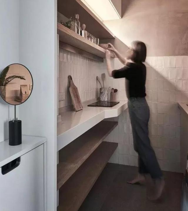 台湾17㎡迷你房,打造成loft小公寓,充满贵族的气息,不再嫌弃小