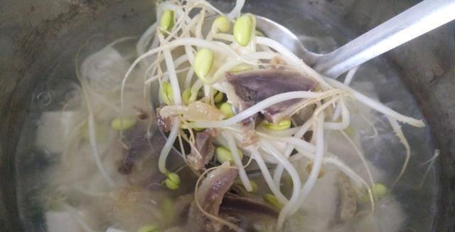 夏天应多喝此汤,保护肠胃还抗过敏,孩子常吃增强抵抗力,实惠
