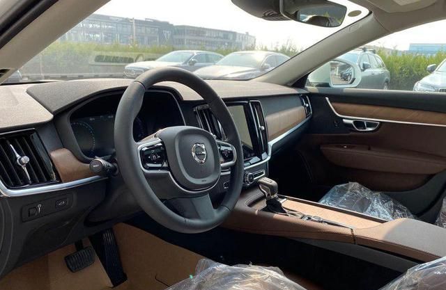 工作4年,37万拿下沃尔沃S90,提车4个月,车主说了大实话