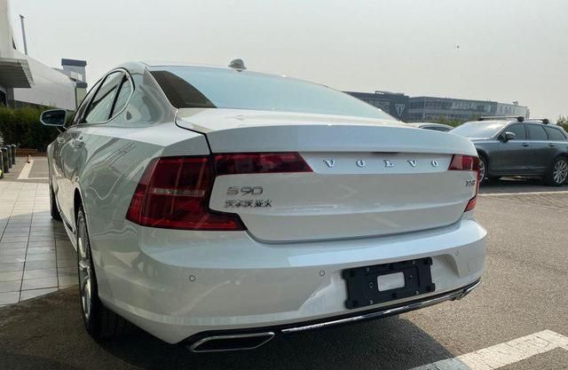 工作4年,37万拿下沃尔沃S90,提车4个月,车主说了大实话
