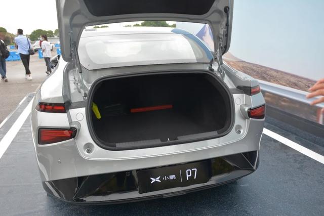 小鹏P7评测:Model 3的价格,Model S的产品力?
