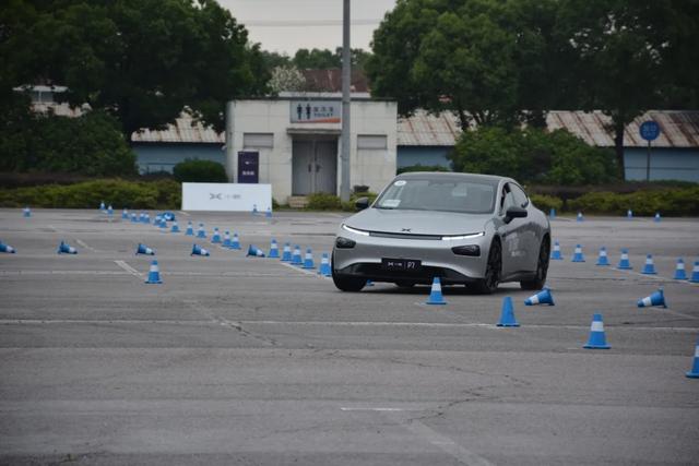 小鹏P7评测:Model 3的价格,Model S的产品力?