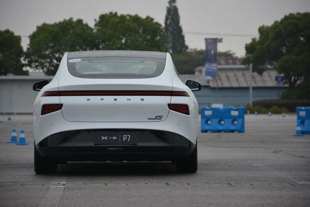 小鹏P7评测:Model 3的价格,Model S的产品力?