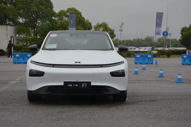 小鹏P7评测:Model 3的价格,Model S的产品力?