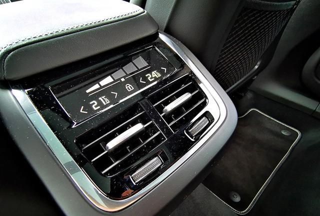 试驾点评沃尔沃XC60 B5 R-Design这款家用旅行车整体表现如何