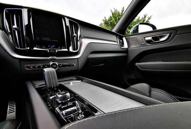 试驾点评沃尔沃XC60 B5 R-Design这款家用旅行车整体表现如何