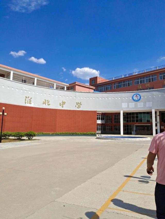 桐柏淮北中学老师当众打学生 13岁少年坠楼身亡 母亲丧子精神恍惚