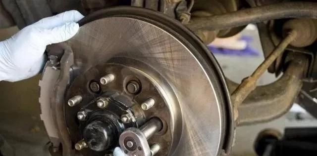 自己的车一年跑不到一万公里，一年保养一次可以吗？有什么建议