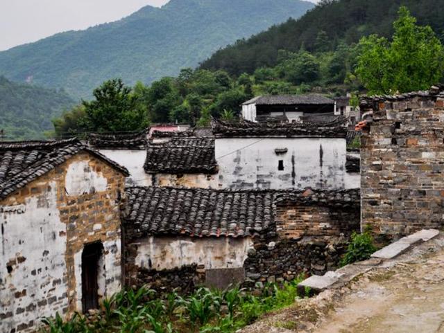 藏在安徽大山深处的古村落,依山而建绿树成荫,今不少人慕名而来