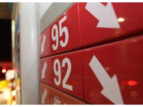 92号汽油和95号汽油相差多大？加油工说出答案，车主直呼加错油