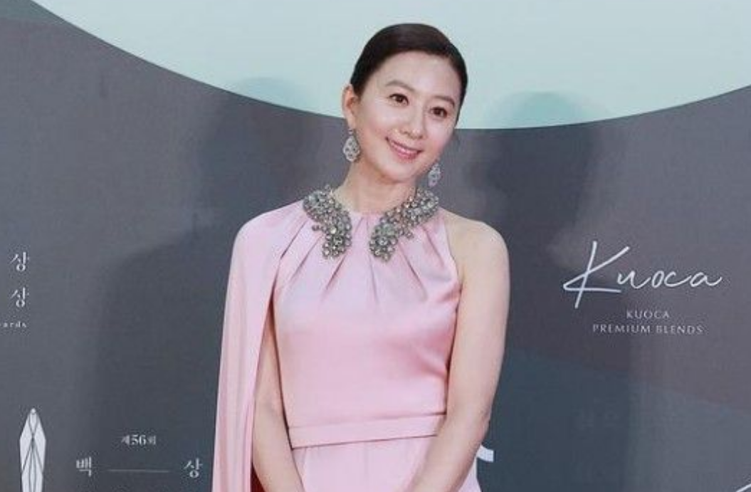 百想大赏女星图鉴:金喜爱与“小三”比美,孙艺珍“撇”玄彬独美