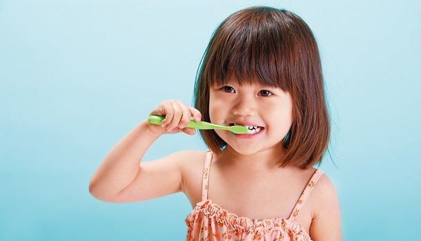 孩子几岁可以独自刷牙?这个年龄前,家长还是多帮忙
