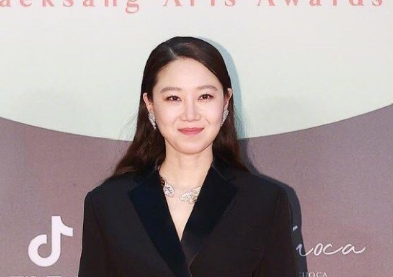 百想大赏女星图鉴:金喜爱与“小三”比美,孙艺珍“撇”玄彬独美