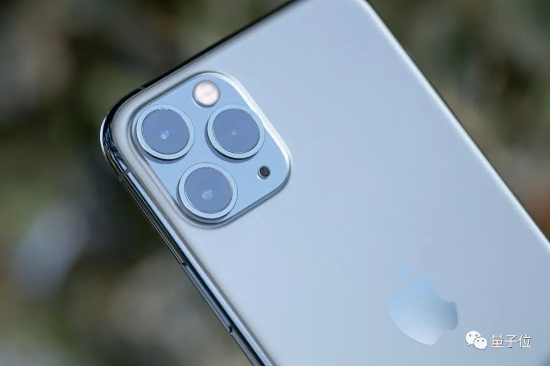 苹果认输:组装iPhone,富士康工人比机器好多了