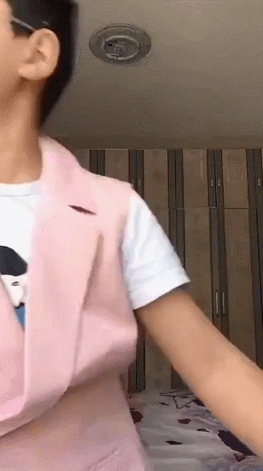 的角色并且爆发力惊人明明上一秒语气还很平和地问台下的学生们在捣