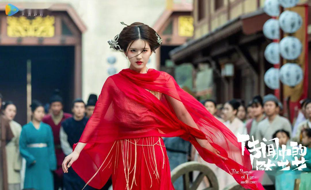 女主红衣造型比拼，赵露思霸气蒋依依可爱程潇认不出