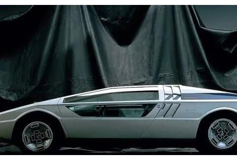 40年前玛莎拉蒂被拍卖，内饰奢华，挡风玻璃贴到脸上