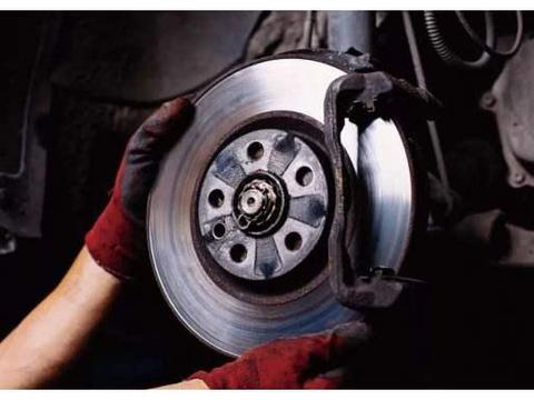 私家车刹车油多久换一次？记住这个时间，超过了汽车可能受损