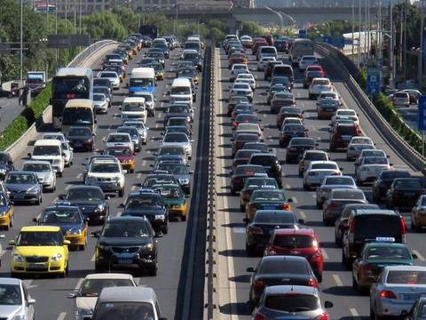 北京小客车摇号政策调整，指标倾向无车家庭，网友：太不公平了！