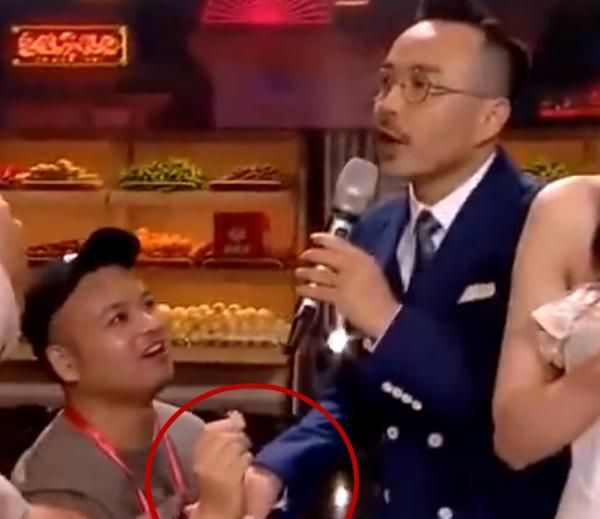 �����Ȱ�ֱ�����з���飬������ʱ�س�������ΰ�ķ�Ӧ̫ү��