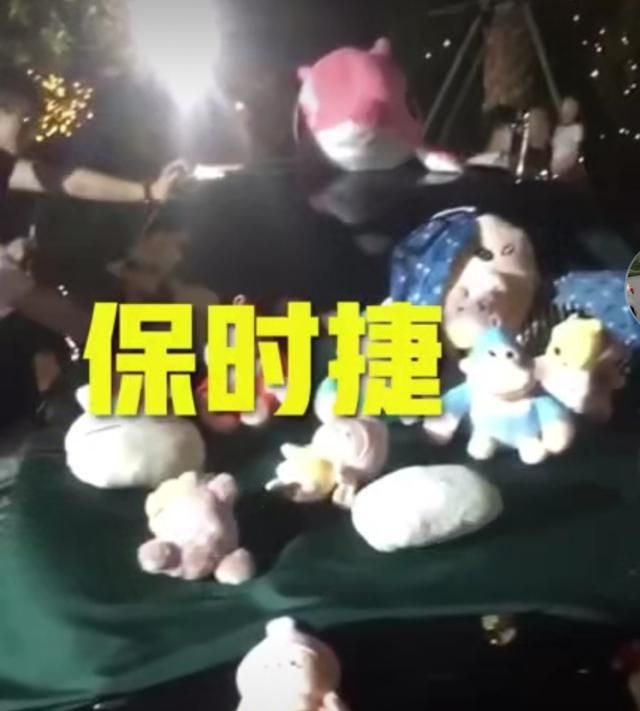 有豪车才能摆地摊?