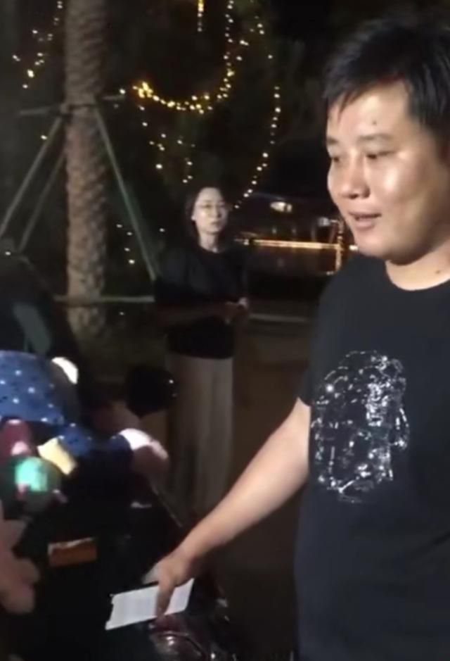 有豪车才能摆地摊?