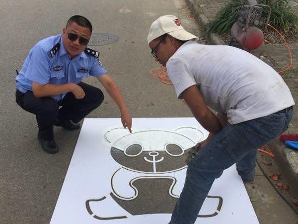 停车位内画只“熊猫”是啥意思？这车位还能停吗？老警给出答案