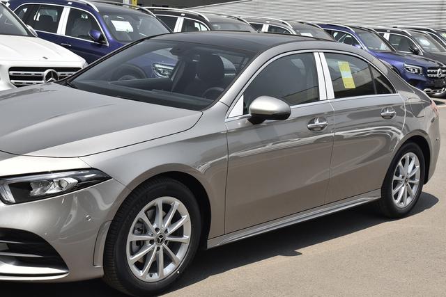 奔驰A级价格"触底",A180L降至14万多,赶紧抄底