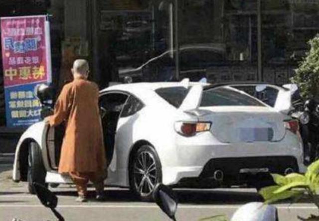 和尚开百万豪车出车祸，救援人员却扭头就走？因他说了这7个字