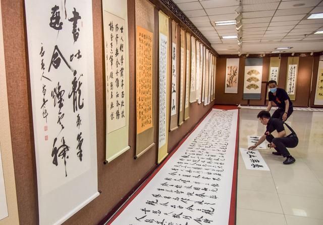 著名书法家苗世魁热心公益 师徒作品展亮相长春华联古玩城