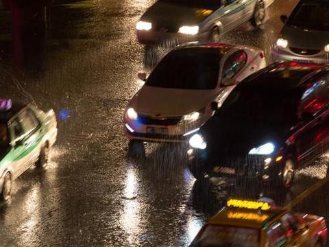 车外下大雨车内下小雨！这些地方不清理，就别怪车子变成水帘洞