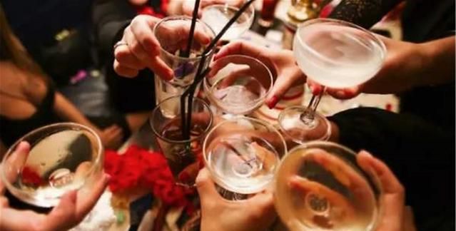 喝完酒之后多久可以开车？记住这几点，就不会被定为酒后驾车了