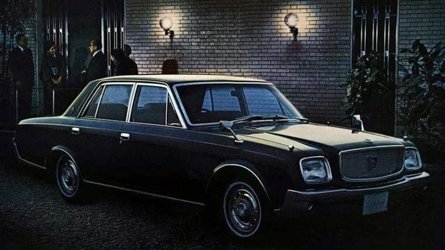 不怕大众带字母,就怕丰田带凤凰!遇到这台丰田,宾利也得躲着走