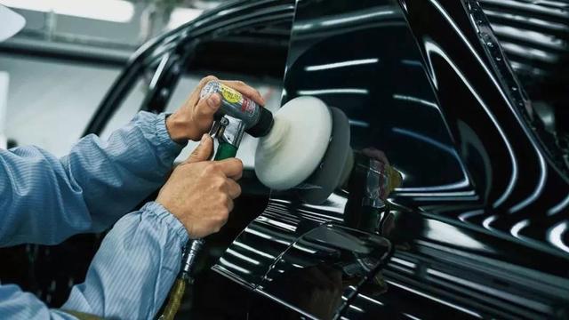 不怕大众带字母,就怕丰田带凤凰!遇到这台丰田,宾利也得躲着走