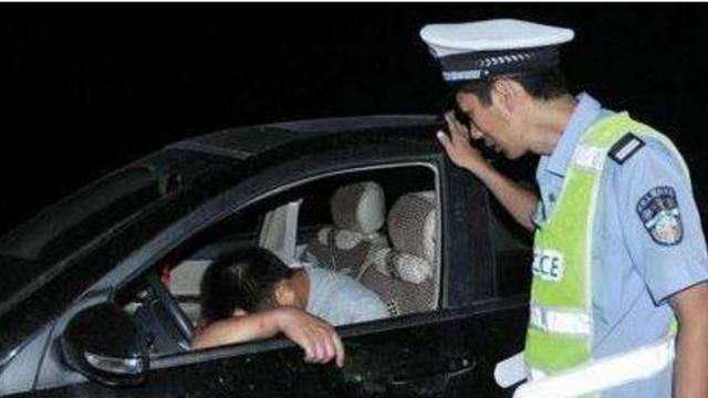 喝了酒在车内休息也没开车，却被判是酒驾？车主泪眼巴巴：凭啥