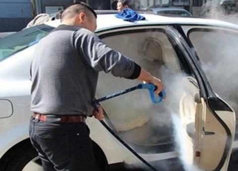 一车主洗车逗笑众网友，原因也写在车后，网友：这操作很骚