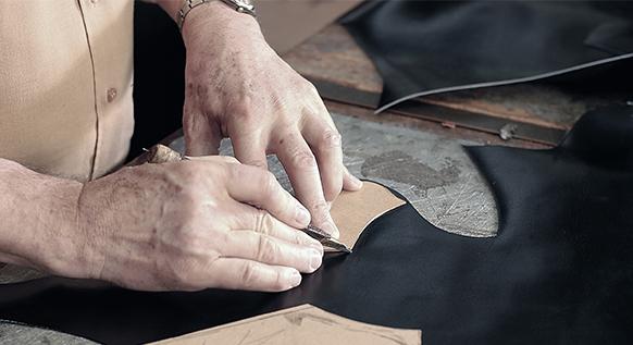 不怕大众带字母,就怕丰田带凤凰!遇到这台丰田,宾利也得躲着走