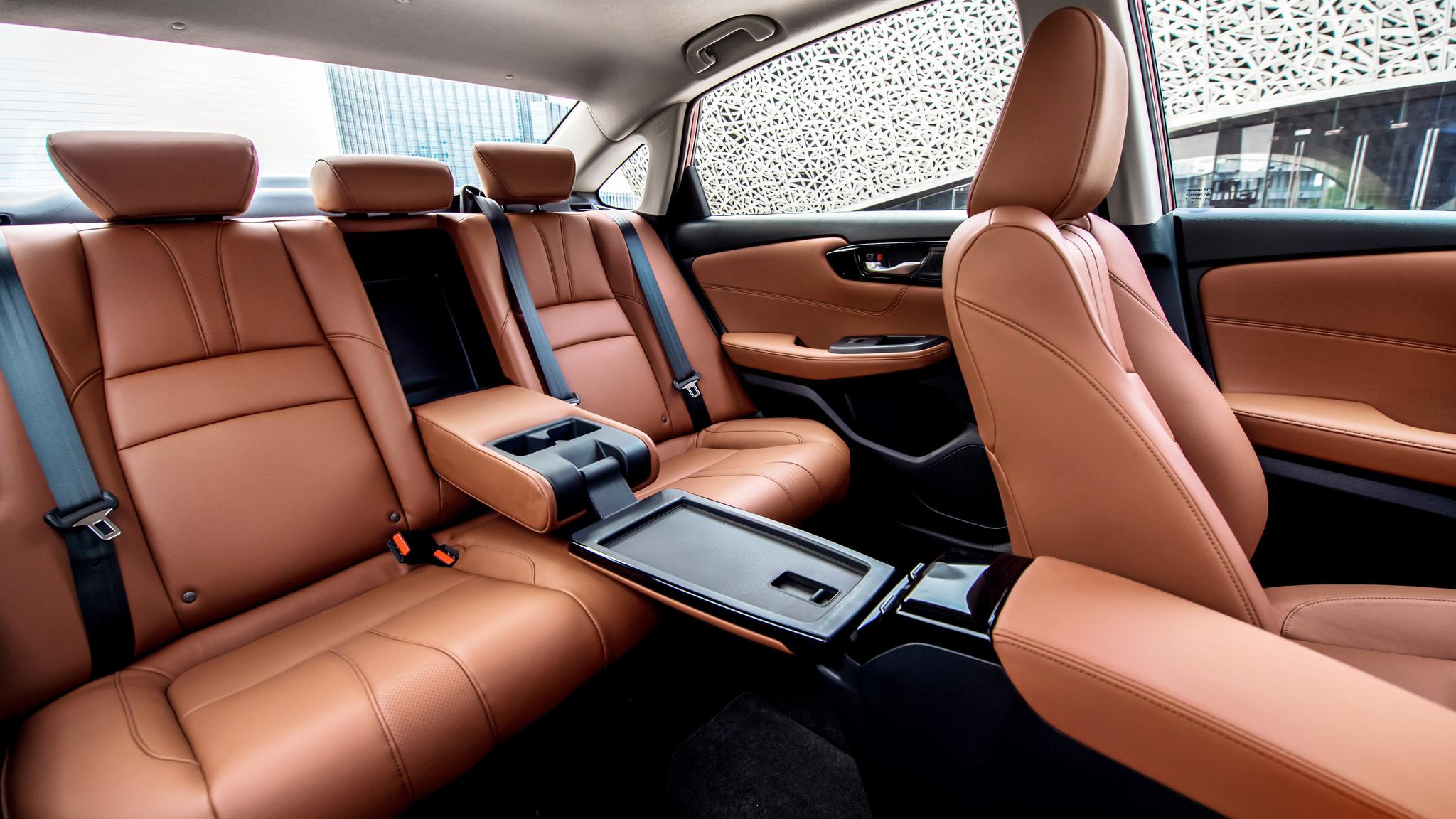 15万买混动,该选丰田卡罗拉还是本田凌派?