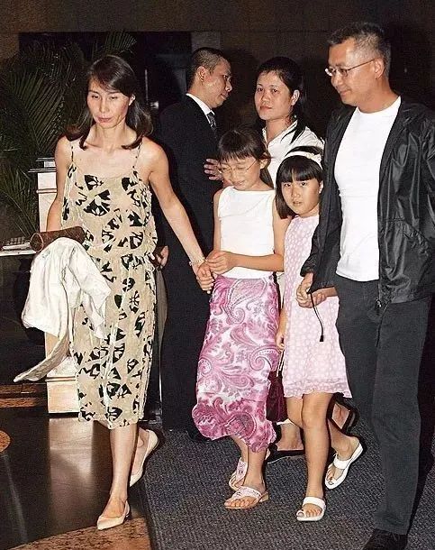 同是赌王子女,二房嫁娶的全是富二代,三房四房偏爱明星炒热度