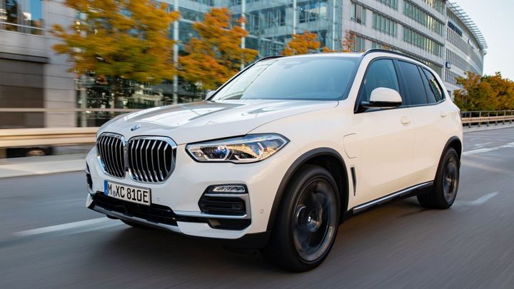新款宝马X5 PHEV车型曝光 纯电续航里程30英里