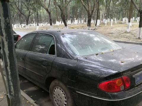 免费停车场成僵尸停车场，有的为了省停车费却得不偿失