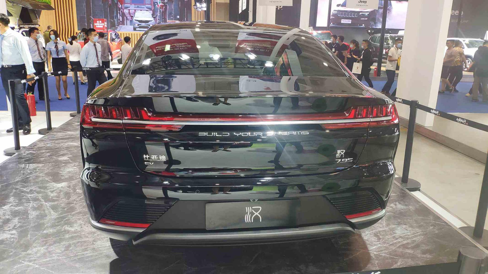 简洁前卫的造型 全新比亚迪汉ev实车