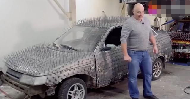 俄罗斯的“钉子户”大叔,改装“刺猬车”,开出去碰瓷的都怕