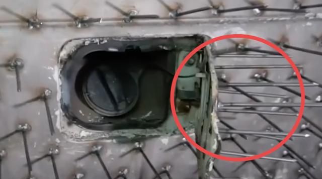 俄罗斯的“钉子户”大叔,改装“刺猬车”,开出去碰瓷的都怕