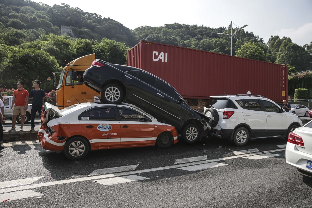 如何应对前车突然急刹车致追尾？