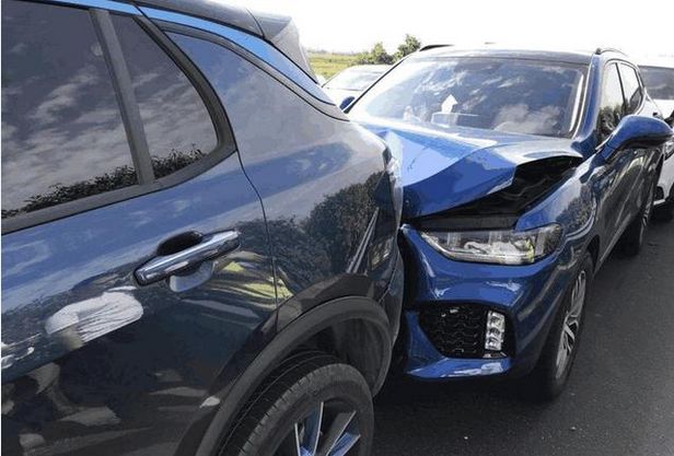 如何应对前车突然急刹车致追尾？