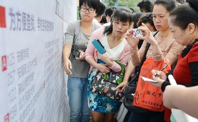 高考选专业可参考的2017-2018年本专科红黄绿牌专业名单
